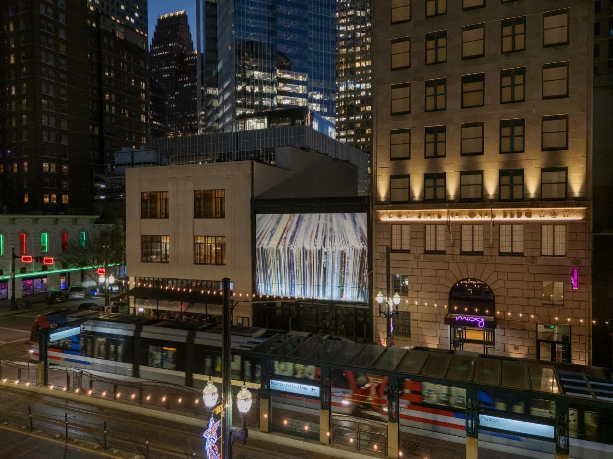 Moxy Houston Downtown Hotel Exterior photo