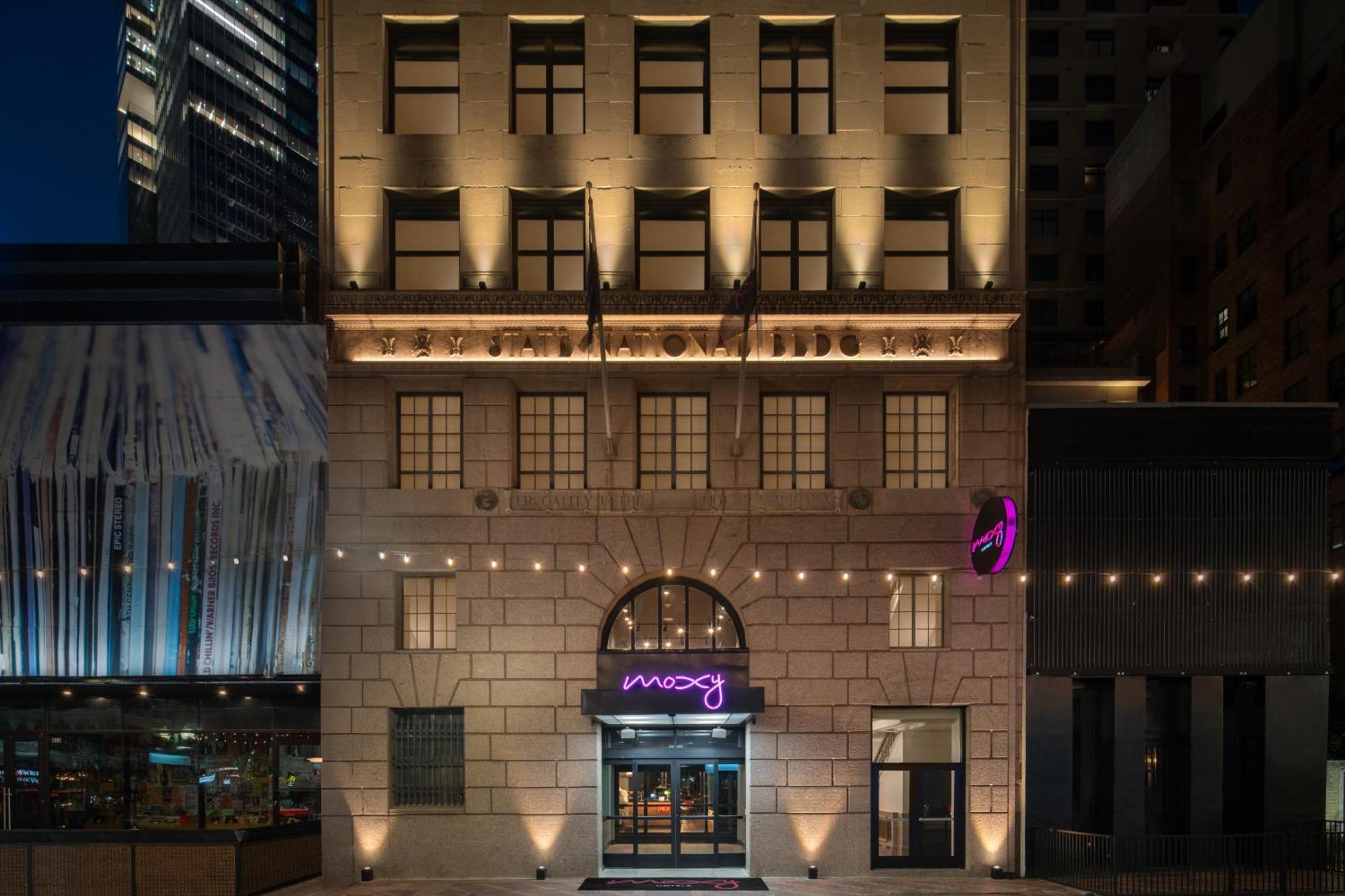 Moxy Houston Downtown Hotel Exterior photo