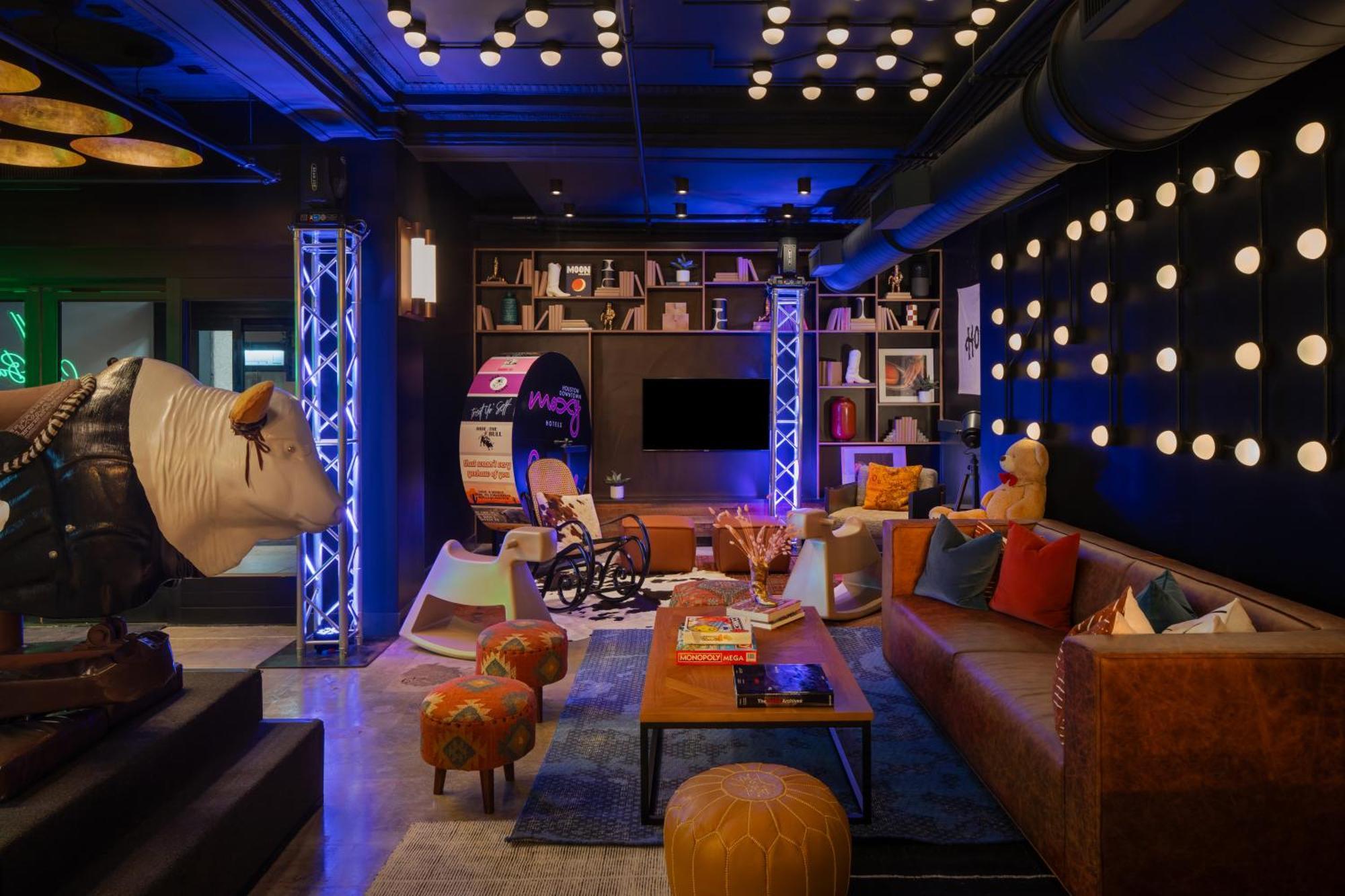 Moxy Houston Downtown Hotel Exterior photo