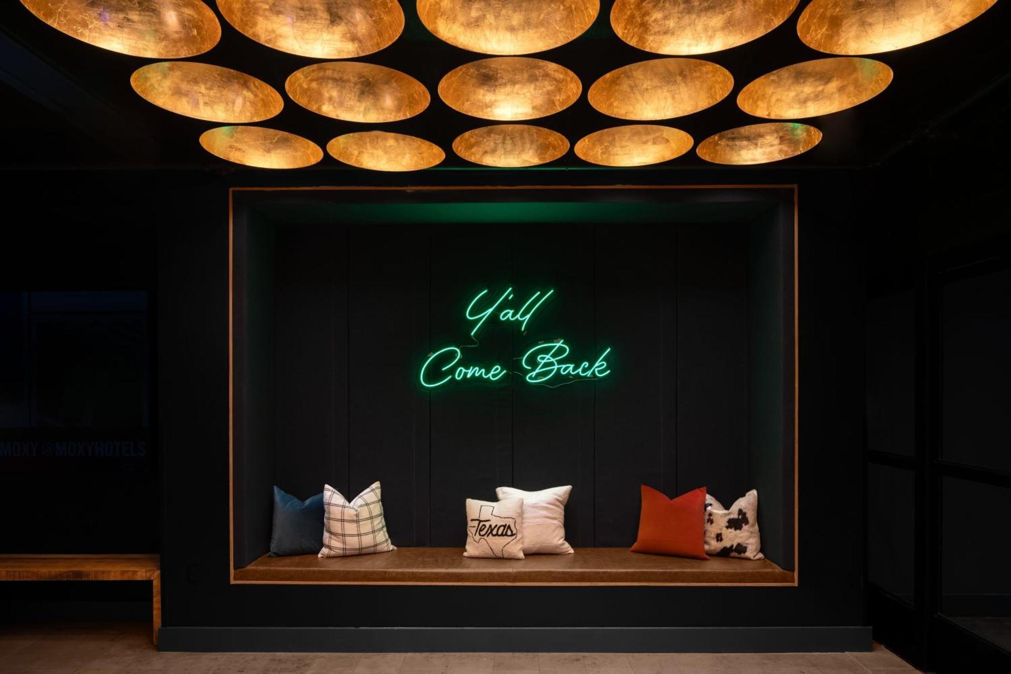 Moxy Houston Downtown Hotel Exterior photo